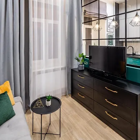 Emerald Lux Apartment. Liveinlviv 리비프