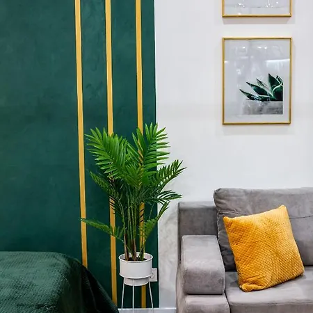 Emerald Lux Apartment. Liveinlviv Apartment