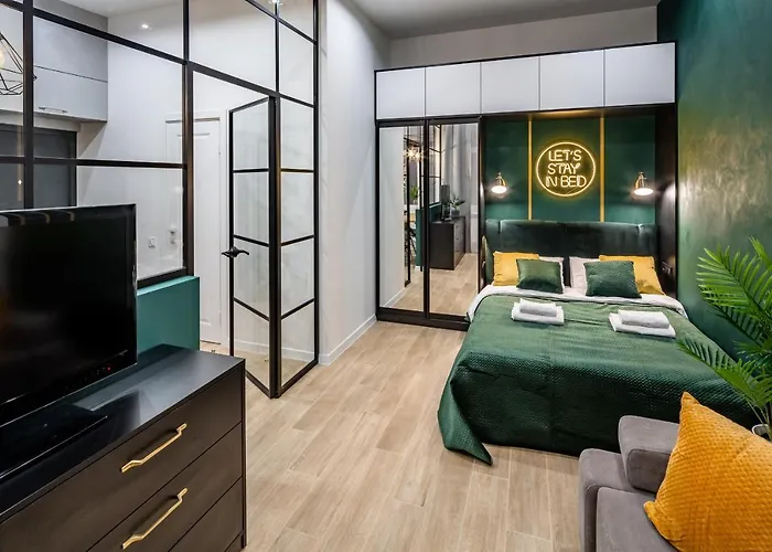 Emerald Lux Apartment. Liveinlviv * Leópolis